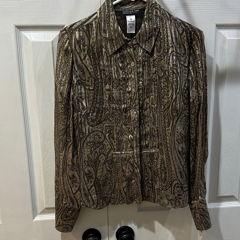 Jones New York Silk Paisley Pleated Button Up Blouse Top Womens 10 petite Retro